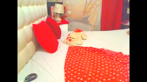 Snapshot of hottesa2019 chatting on 11-15-25, 06:04 THEONE online show from 11-15-25, 06:04