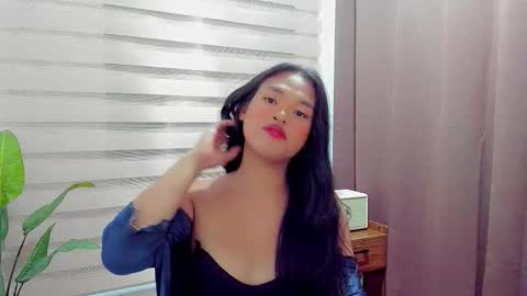 Maxine online show from 09-08-25, 03:44