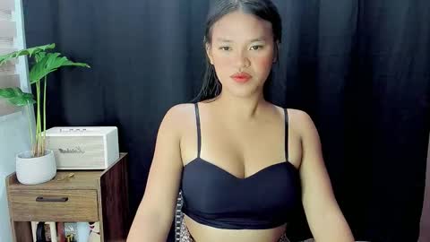 Maxine online show from 11-23-25, 06:35