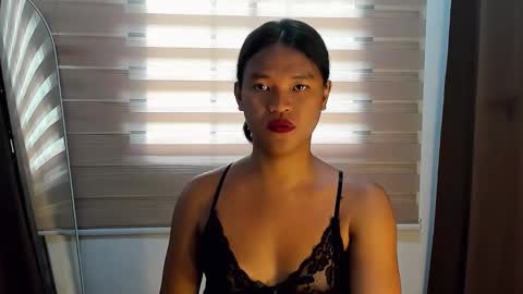 Maxine online show from 12-16-25, 01:32