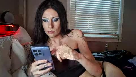 Snapshot of hottiefrmhell97 chatting on 06-07-26, 01:54 Lucky online show from 06-07-26, 01:54