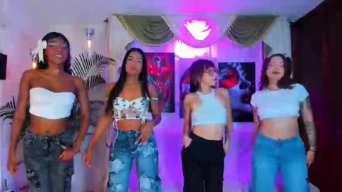 hotties_kittens18 online show from 10-01-25, 04:13