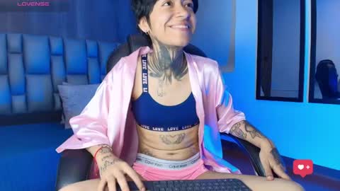 Snapshot of hottiesjuls chatting on 05-12-26, 07:11 Juls online show from 05-12-26, 07:11