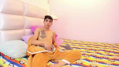 hottiie_guy online show from 10-07-25, 06:38
