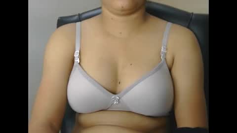 Snapshot of hotty_mahi chatting on 11-29-25, 11:02 mahi online show from 11-29-25, 11:02