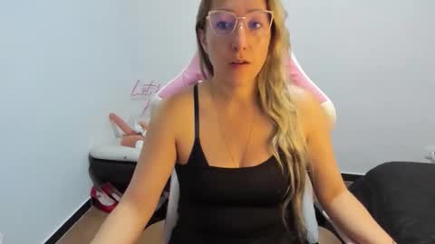 hottychrystal online show from 12-04-25, 11:41