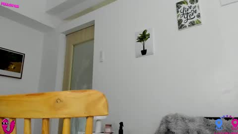 Snapshot of hottycrishinaxx chatting on 09-10-25, 05:29 crishinahotty online show from 09-10-25, 05:29