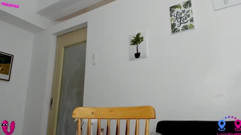 Snapshot of hottycrishinaxx chatting on 09-24-25, 02:15 crishinahotty online show from 09-24-25, 02:15