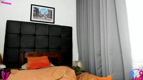 Snapshot of hottycrishinaxx chatting on 11-15-25, 02:31 crishinahotty online show from 11-15-25, 02:31