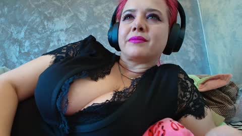 Snapshot of hotvany chatting on 01-02-25, 10:58 Goddess of Luv online show from 01-02-25, 10:58