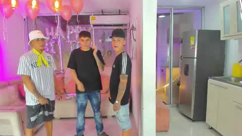 Snapshot of houseofwarrios chatting on 11-08-25, 06:02 we are Harry Jersi pablo and our mod talco online show from 11-08-25, 06:02