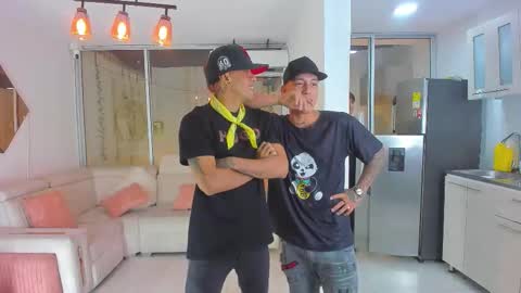 Snapshot of houseofwarrios chatting on 11-11-25, 05:40 we are Harry Jersi pablo and our mod talco online show from 11-11-25, 05:40