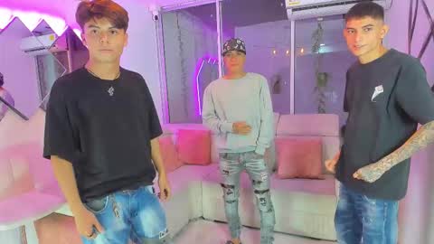 Snapshot of houseofwarrios chatting on 11-25-25, 05:29 we are Harry Jersi pablo and our mod talco online show from 11-25-25, 05:29