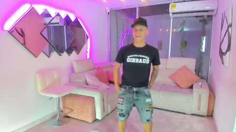 Snapshot of houseofwarrios chatting on 11-26-25, 05:30 we are Harry Jersi pablo and our mod talco online show from 11-26-25, 05:30