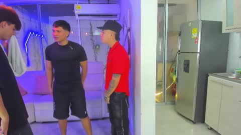 Snapshot of houseofwarrios chatting on 12-14-25, 05:46 we are Harry Jersi pablo and our mod talco online show from 12-14-25, 05:46