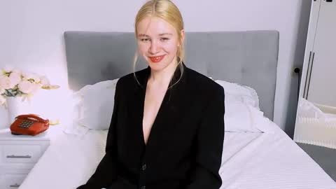 Snapshot of howimeturmum chatting on 11-05-25, 04:18 ash. see u on sunday online show from 11-05-25, 04:18