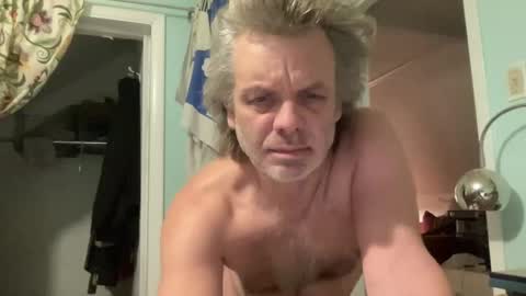 Snapshot of howlingatnothing chatting on 11-23-25, 11:59 howlingatnothing online show from 11-23-25, 11:59