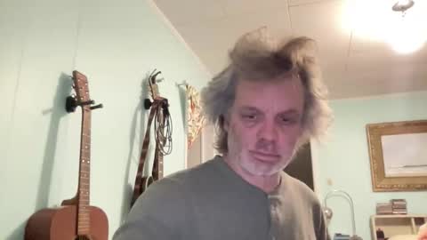 Snapshot of howlingatnothing chatting on 11-25-25, 10:54 howlingatnothing online show from 11-25-25, 10:54