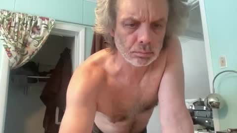 Snapshot of howlingatnothing chatting on 12-16-25, 07:19 howlingatnothing online show from 12-16-25, 07:19