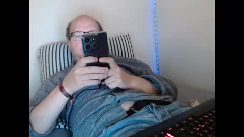Snapshot of hoyboydkk chatting on 05-07-26, 12:43 Christian online show from 05-07-26, 12:43