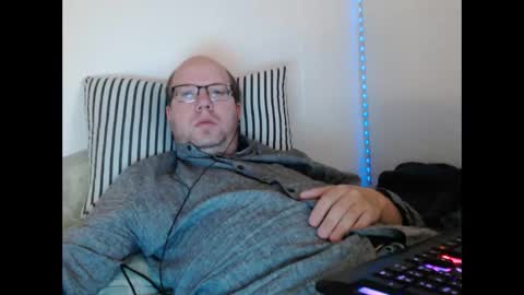 Snapshot of hoyboydkk chatting on 05-09-26, 12:21 Christian online show from 05-09-26, 12:21