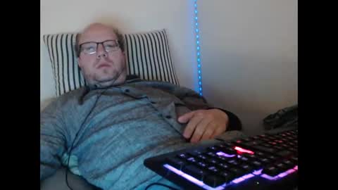 Snapshot of hoyboydkk chatting on 05-11-26, 12:00 Christian online show from 05-11-26, 12:00