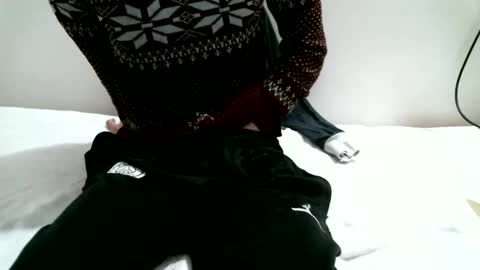 Snapshot of hug_me chatting on 01-27-25, 06:31 Keanu online show from 01-27-25, 06:31