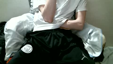 Snapshot of hug_me chatting on 09-10-25, 11:49 Keanu online show from 09-10-25, 11:49