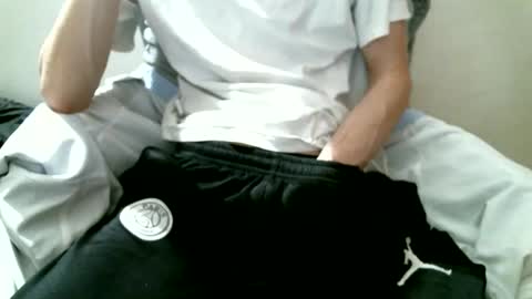 Snapshot of hug_me chatting on 09-12-25, 12:22 Keanu online show from 09-12-25, 12:22