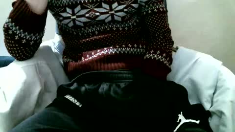 Snapshot of hug_me chatting on 11-14-25, 06:39 Keanu online show from 11-14-25, 06:39