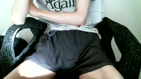 Snapshot of hug_me chatting on 05-02-26, 05:18 Keanu online show from 05-02-26, 05:18