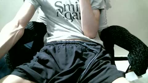 Snapshot of hug_me chatting on 05-29-26, 10:08 Keanu online show from 05-29-26, 10:08