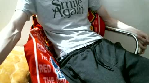 Snapshot of hug_me chatting on 07-04-26, 11:55 Keanu online show from 07-04-26, 11:55