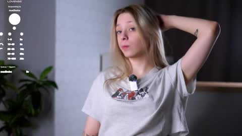 Anna online show from 03-25-26, 01:22