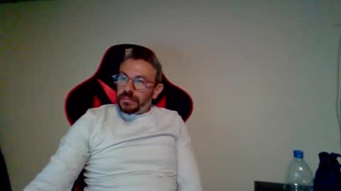 Snapshot of huge__cumshot chatting on 01-11-26, 04:56 huge__cumshot online show from 01-11-26, 04:56