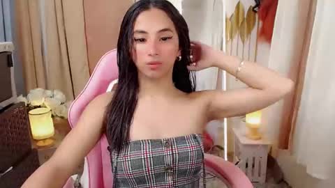 Snapshot of hugeasiancockandrea chatting on 03-05-25, 04:34 drea online show from 03-05-25, 04:34