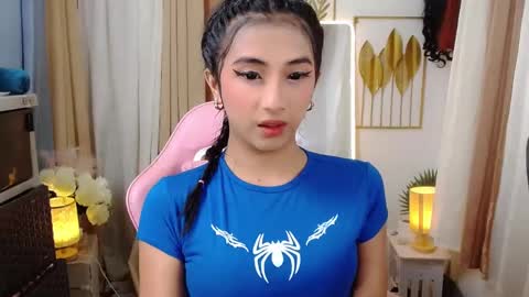 Snapshot of hugeasiancockandrea chatting on 03-07-25, 03:39 drea online show from 03-07-25, 03:39