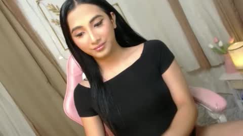 Snapshot of hugeasiancockandrea chatting on 09-30-25, 06:02 drea online show from 09-30-25, 06:02