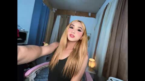 Snapshot of hugeasiancockandrea chatting on 10-08-25, 10:18 drea online show from 10-08-25, 10:18