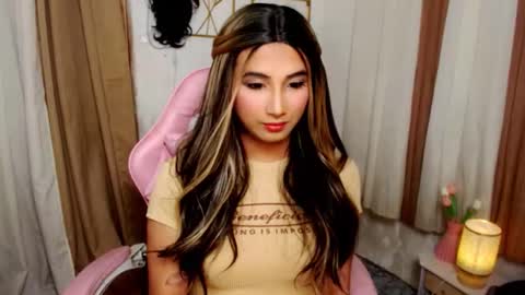 Snapshot of hugeasiancockandrea chatting on 10-18-25, 11:33 drea online show from 10-18-25, 11:33