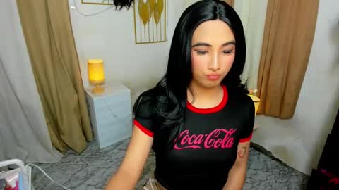 Snapshot of hugeasiancockandrea chatting on 11-21-25, 11:25 drea online show from 11-21-25, 11:25