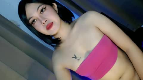 Snapshot of hugecockyanny chatting on 01-11-25, 11:23 Yhanie online show from 01-11-25, 11:23