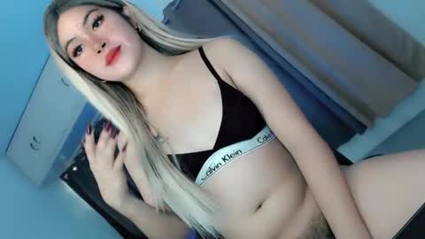 Snapshot of hugecockyanny chatting on 09-26-25, 10:47 Yhanie online show from 09-26-25, 10:47