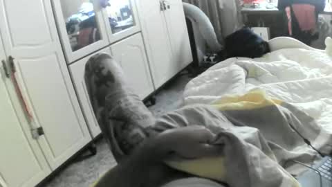 hugeveiny online show from 05-14-26, 07:37