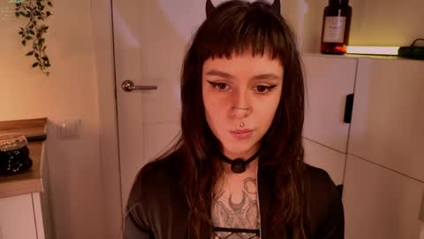 Mika online show from 04-19-26, 07:16