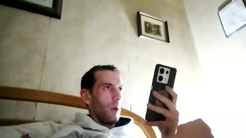 Snapshot of hugo25_xxx chatting on 12-17-25, 01:55 AdriBigcock online show from 12-17-25, 01:55