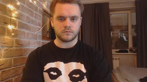 Snapshot of hugo__brad chatting on 01-11-25, 02:15 Hugo online show from 01-11-25, 02:15