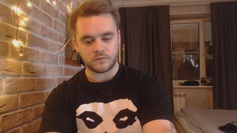 Snapshot of hugo__brad chatting on 01-11-25, 05:18 Hugo online show from 01-11-25, 05:18