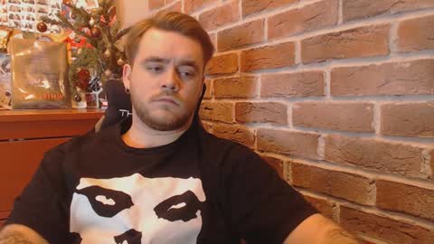 Snapshot of hugo__brad chatting on 01-12-25, 03:14 Hugo online show from 01-12-25, 03:14