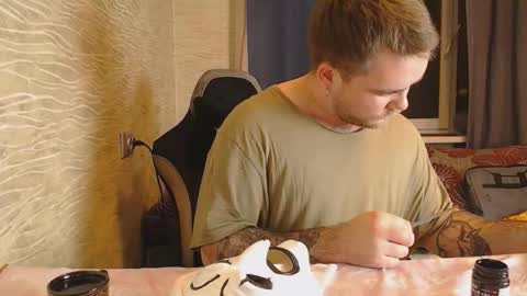 Snapshot of hugo__brad chatting on 10-22-25, 05:13 Hugo online show from 10-22-25, 05:13